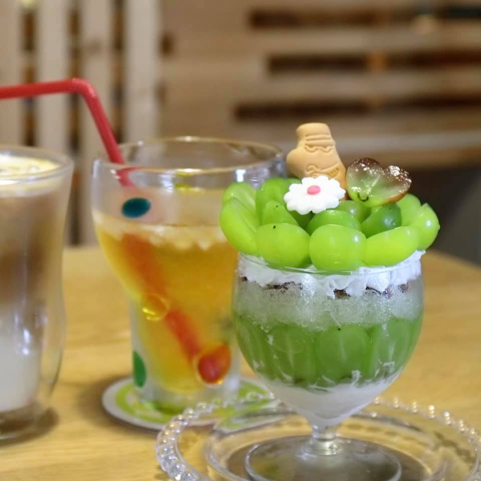 Sweets market cafe' スイーツマーケットカフェ パフェ・サンデー シャインマスカットパフェ