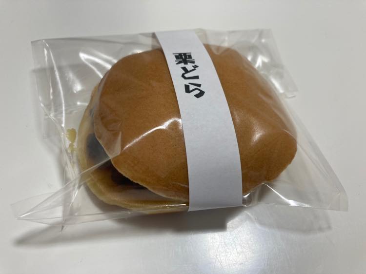 茶桜菓子庵 千登勢（チトセ）&nbsp;どら焼き&nbsp;栗が丸ごと入ったどら焼き