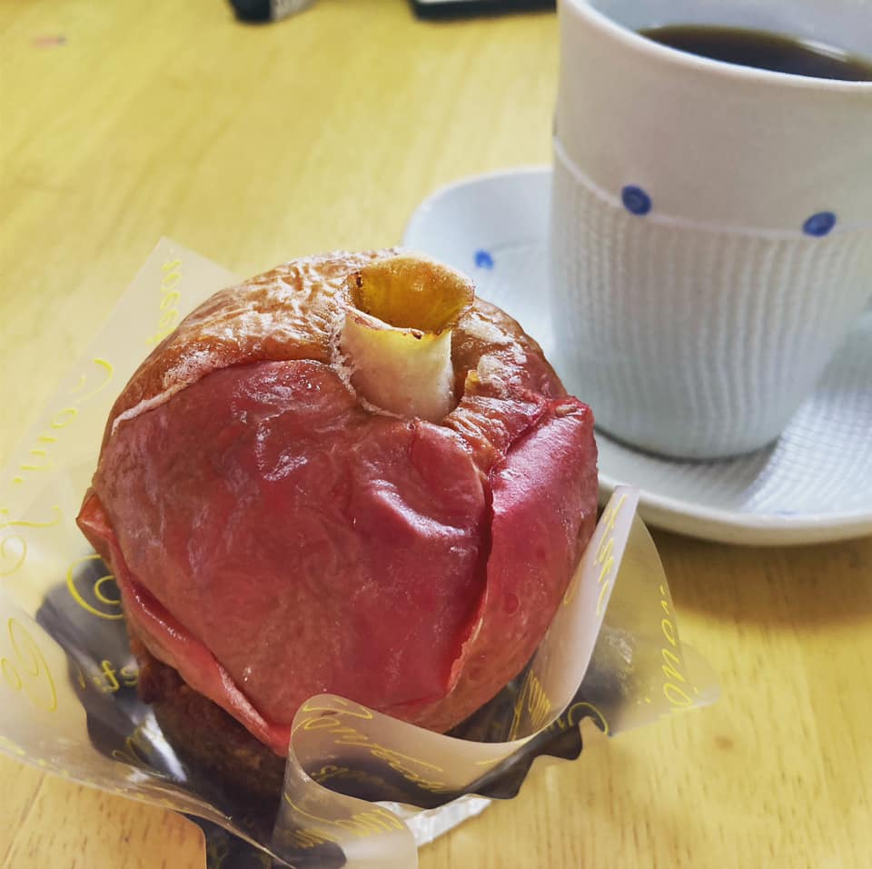 泉が丘喫茶室(イズミガオカキッサシツ) ケーキ・タルト 丸ごとりんごの焼きタルト