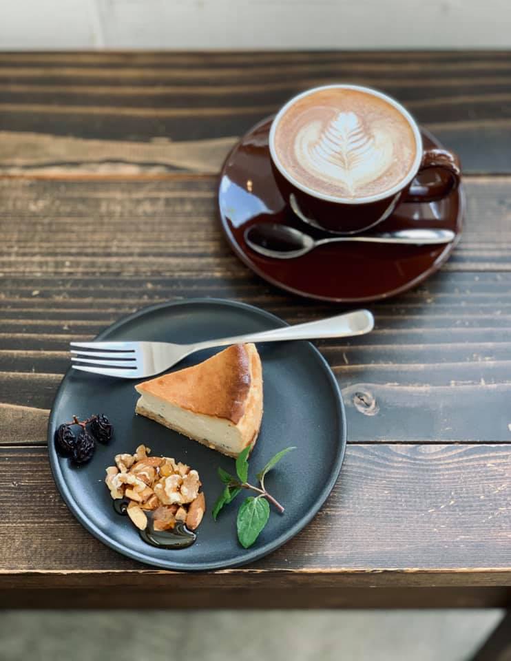 TRACK coffee（トラックコーヒー）&nbsp;チーズ・フロマージュ&nbsp;ブルーチーズのチーズケーキ