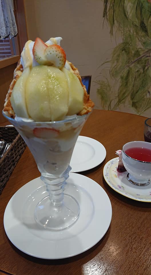 パティスリーヒラノ(cafe HIRANO) パフェ・サンデー 濃厚ミルクティーとラ・フランスのパフェ