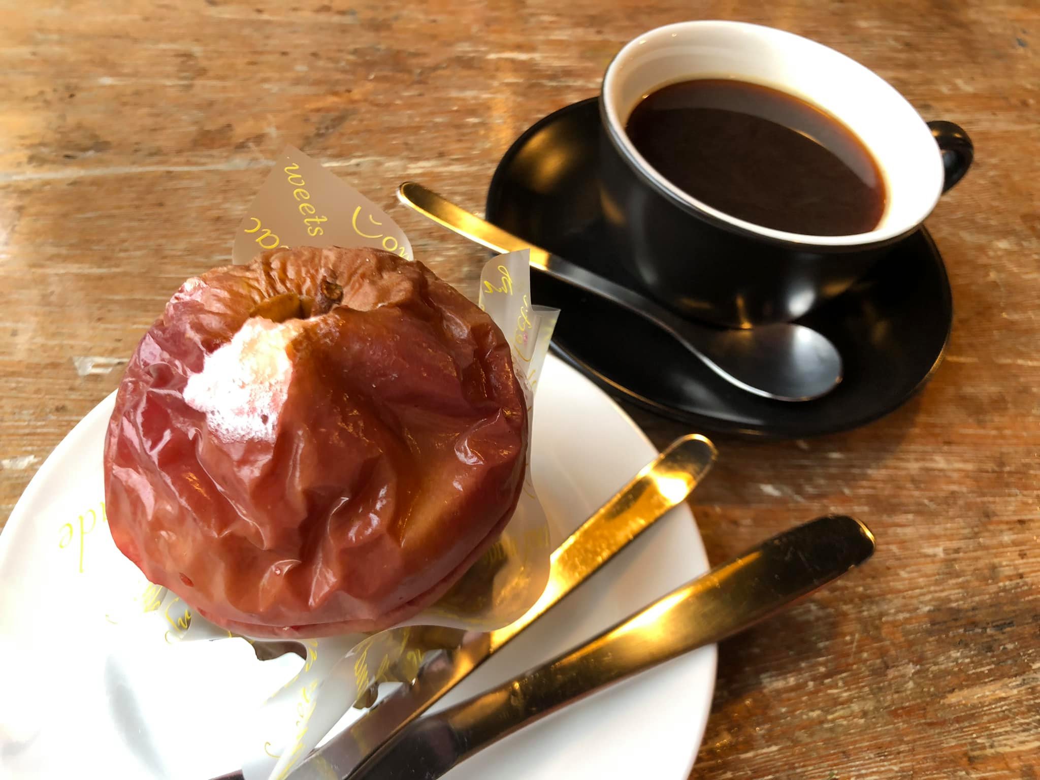 和泉屋菓子店・傳兵衛（イズミヤカシテン・デンベエ）&nbsp;ケーキ・タルト&nbsp;丸ごと紅玉