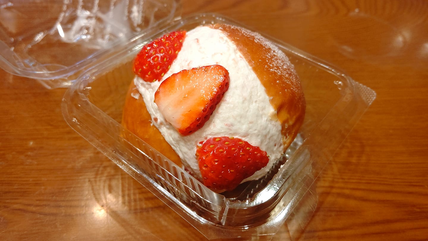 ココラデ (Cocorade) パン いちごのマリトッツォ