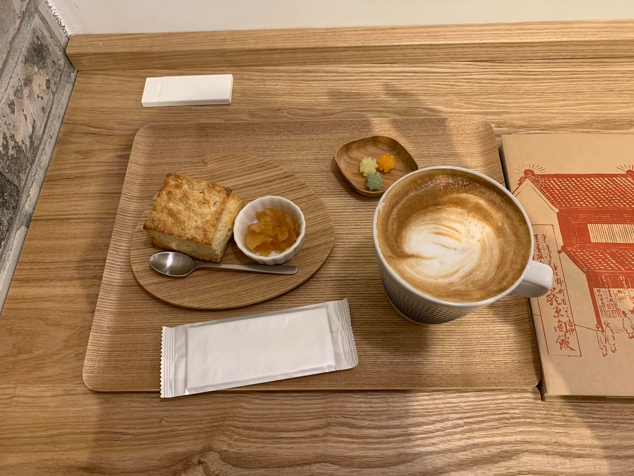 書肆 朝陽館（ショシ チョウヨウカン）&nbsp;スコーン&nbsp;濃厚カフェラテ&スコーン