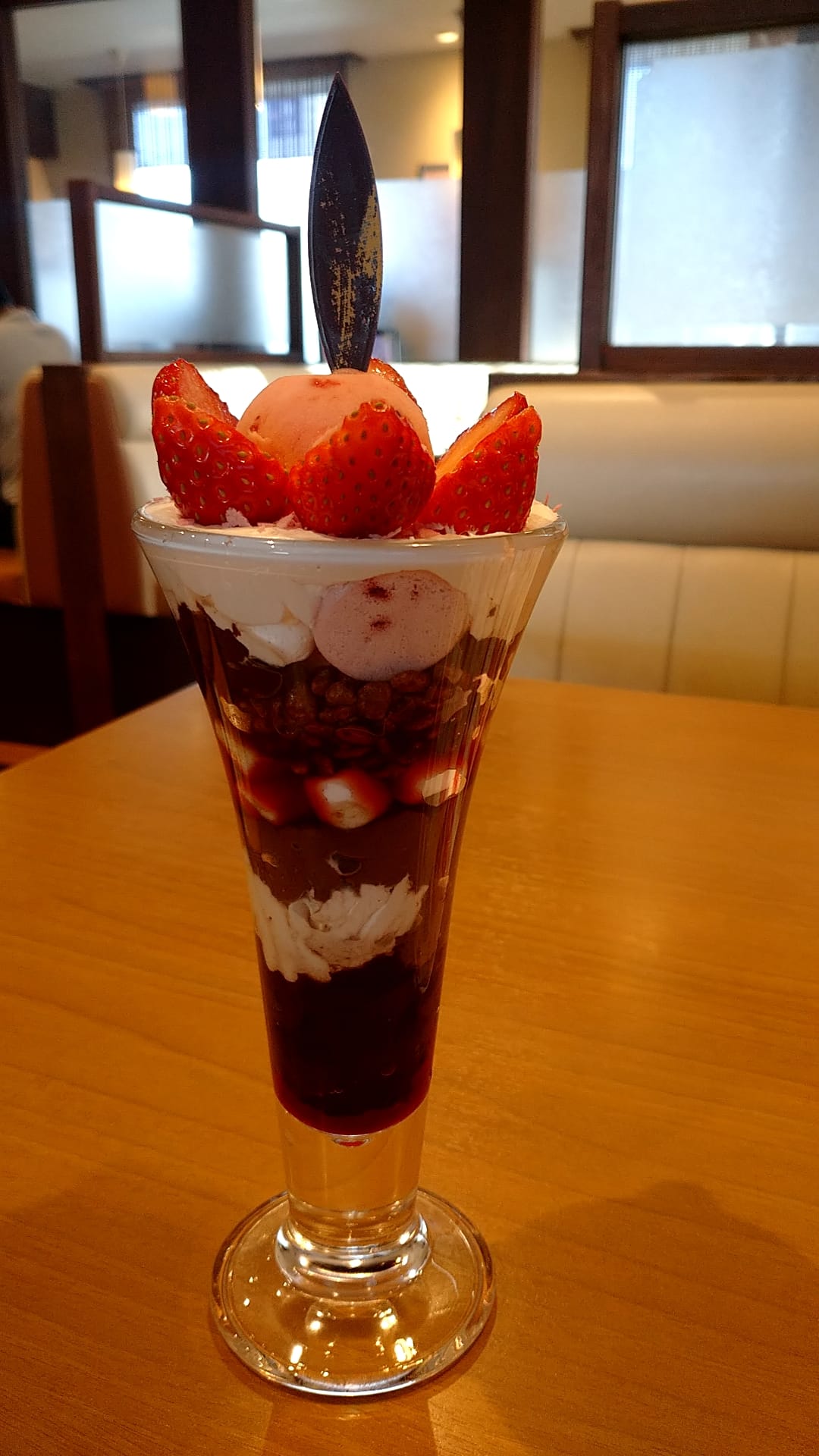 COCO’S(ココス) パフェ・サンデー 花咲くいちごとチョコのパフェ