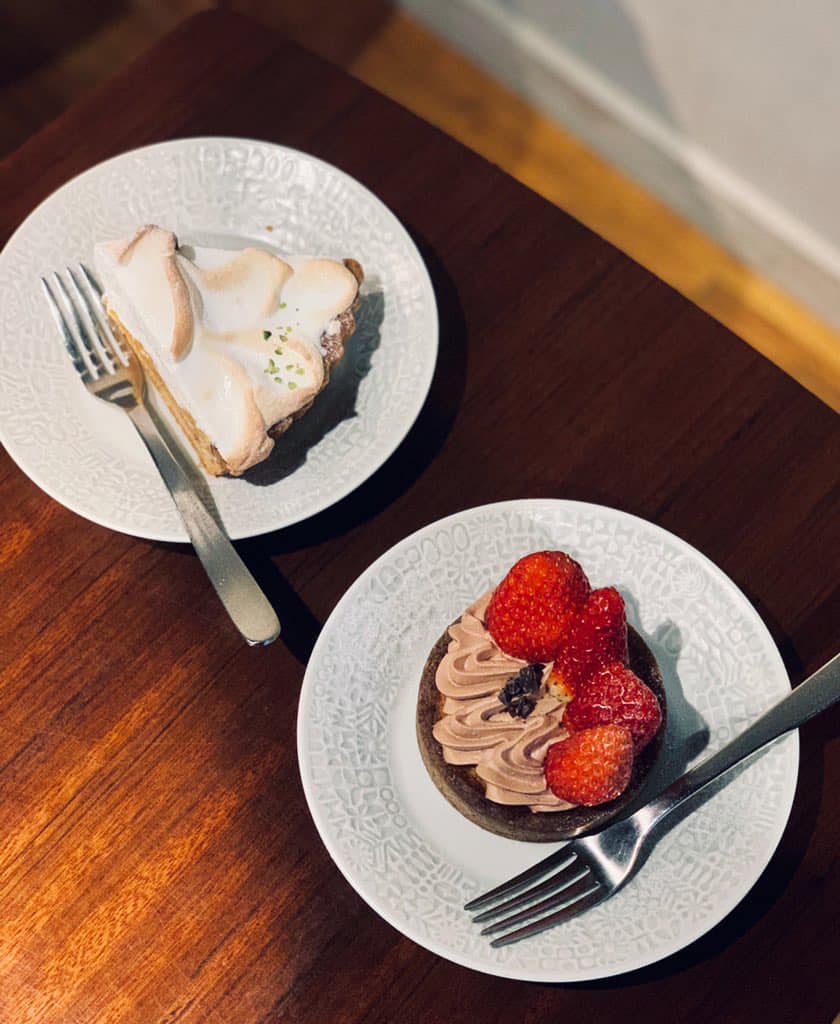 カフェ・ラーチ（cafe Larch）&nbsp;ケーキ・タルト&nbsp;レモンパイといちごとチョコのタルト