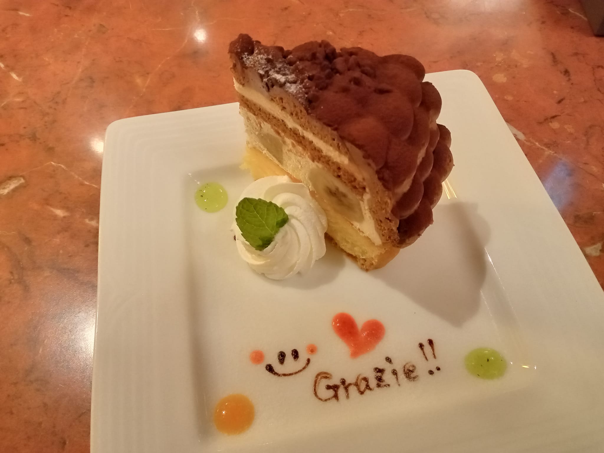 あっぷるぐりむ ケーキ・タルト チョコバナナタルト
いちごタルトのショートケーキ