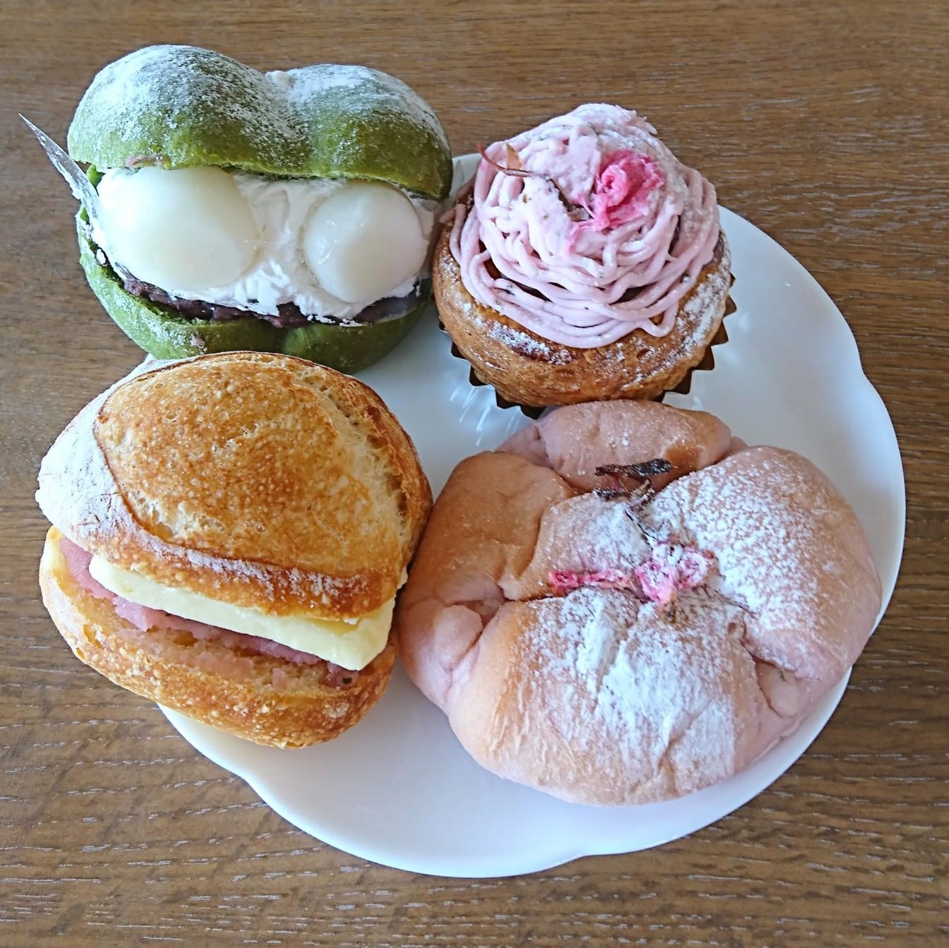 Bakery Cafe CoCo パン 桜スイーツパン