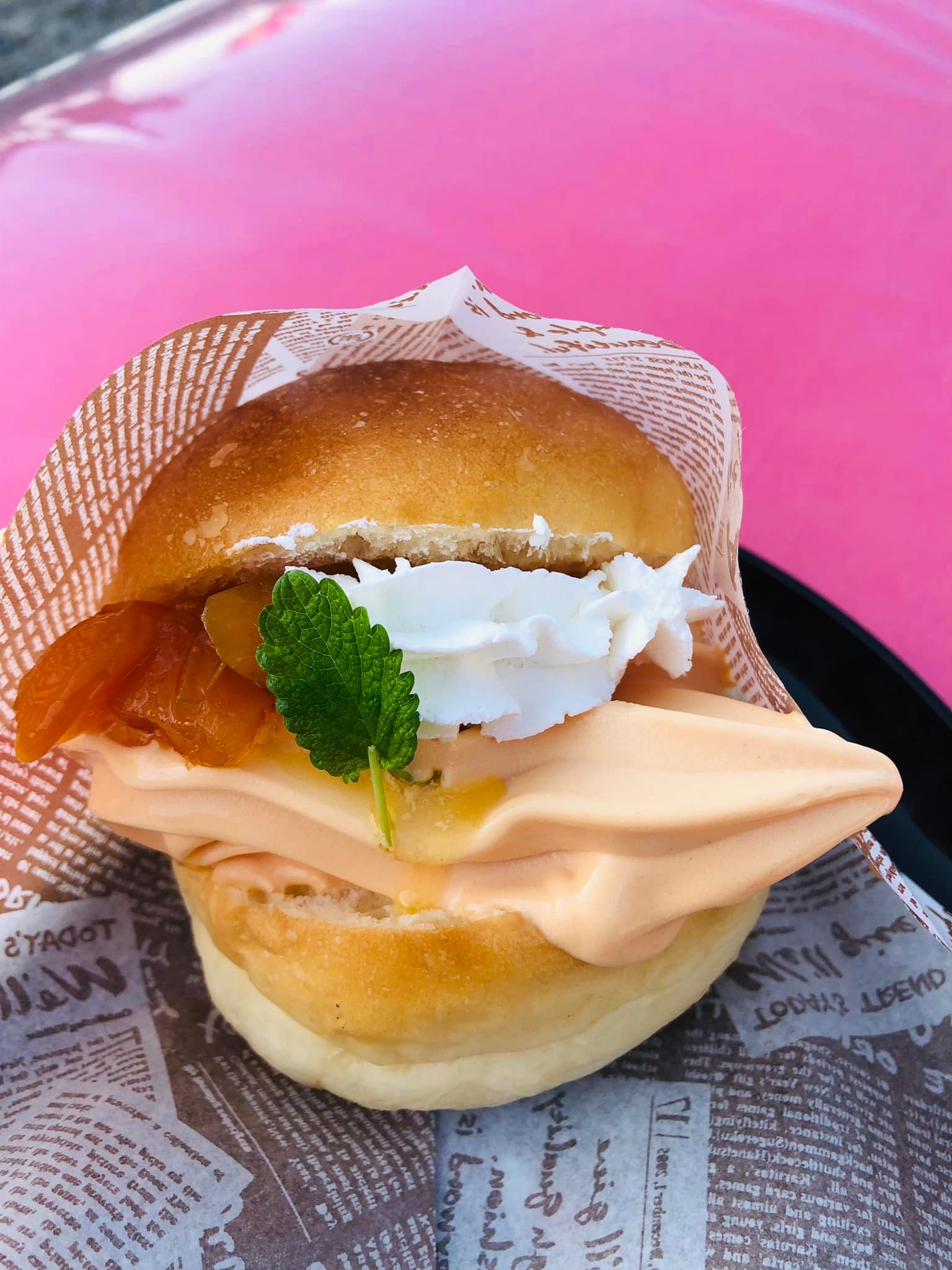 あんずの里展望台 パン,ソフトクリーム あんずのマリトッツォ