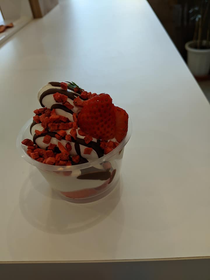 cote ソフトクリーム たっぷりイチゴ