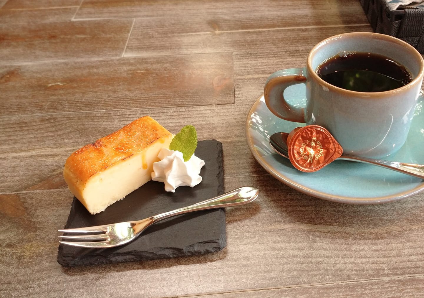 カフェ三連蔵 ケーキ・タルト チーズケーキ