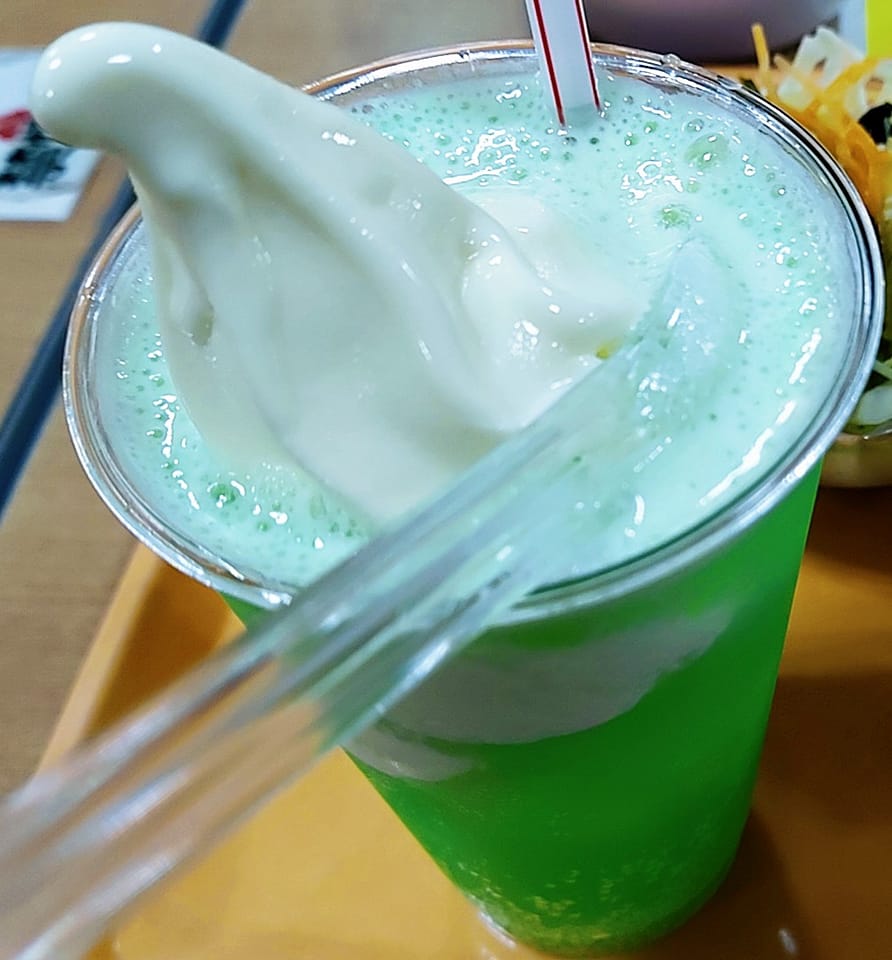 アピタ ドリンク メロンフロート