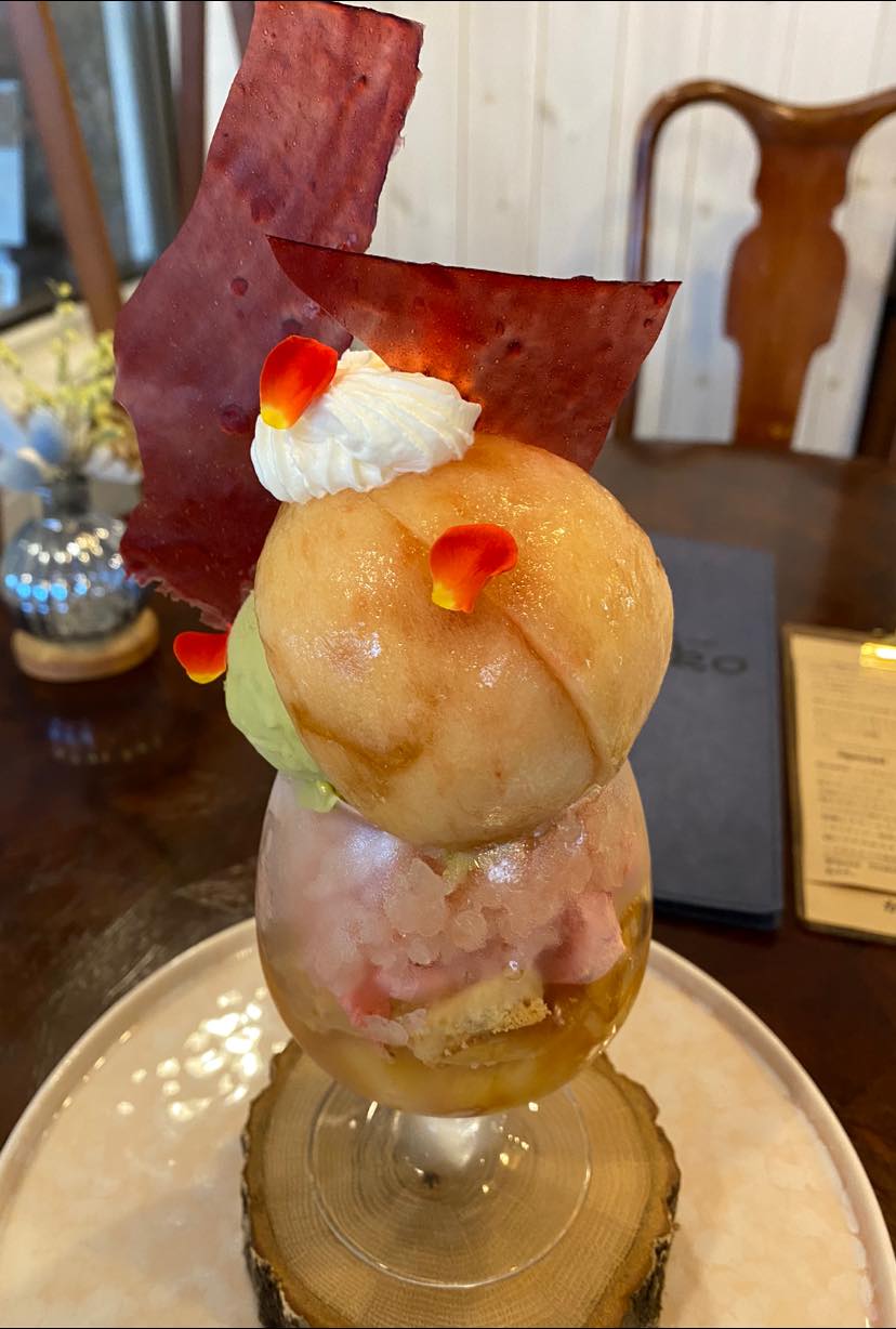 dessert&cafe Deko(デザート&カフェ デコ) パフェ・サンデー 桃パフェ