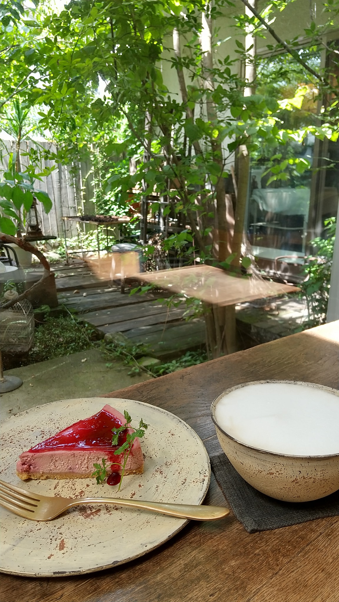 こつこつ豆と器(コツコツマメトウツワ) ケーキ・タルト ラズベリーチーズケーキ&ホットカフェオレ