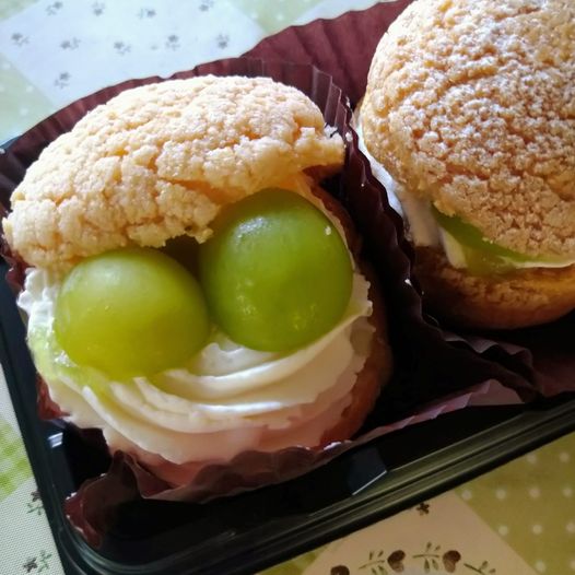 ツルヤ（スーパーマーケット TSURUYA）&nbsp;シュークリーム&nbsp;りんごの木のシャインマスカットシュー