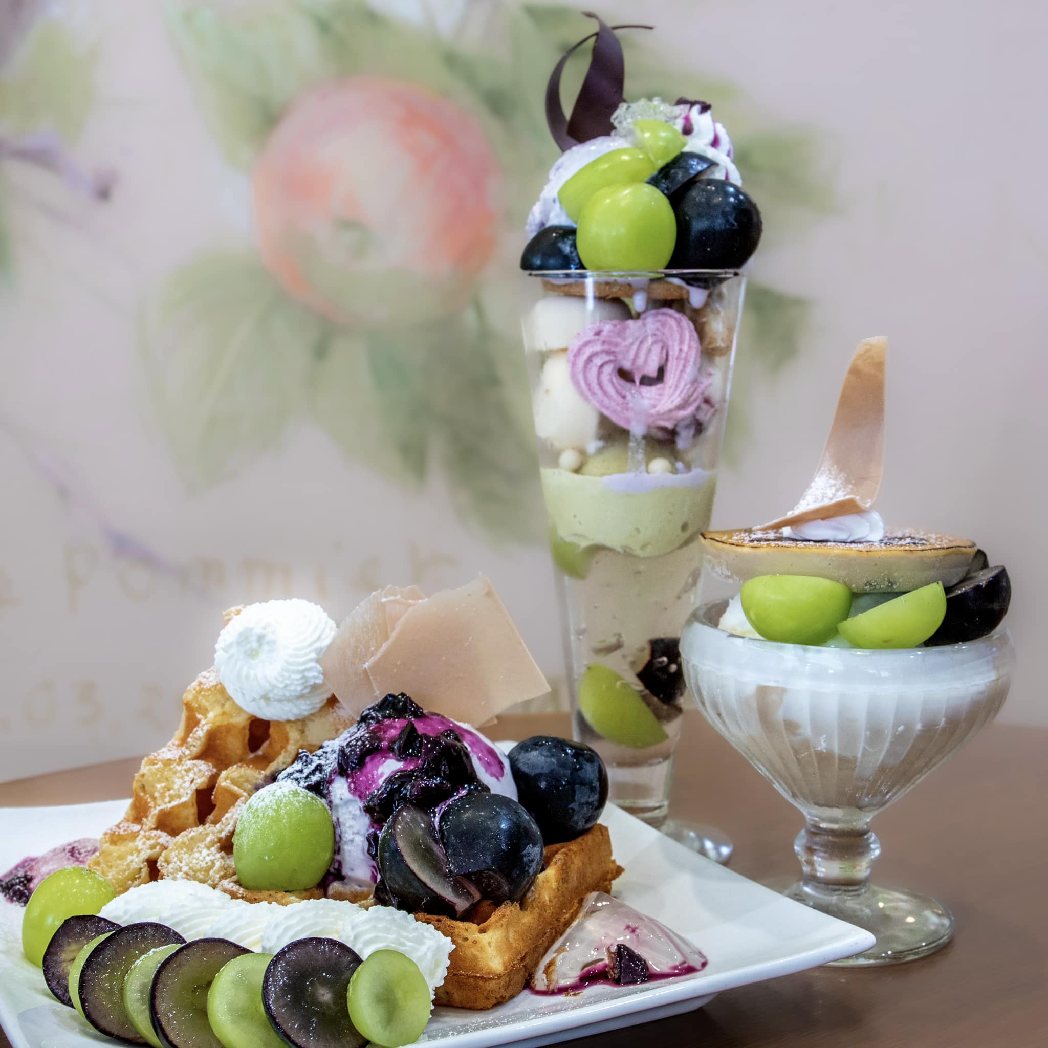 パティスリーヒラノ（cafe HIRANO）&nbsp;パフェ・サンデー,ワッフル&nbsp;ぶどうスイーツ