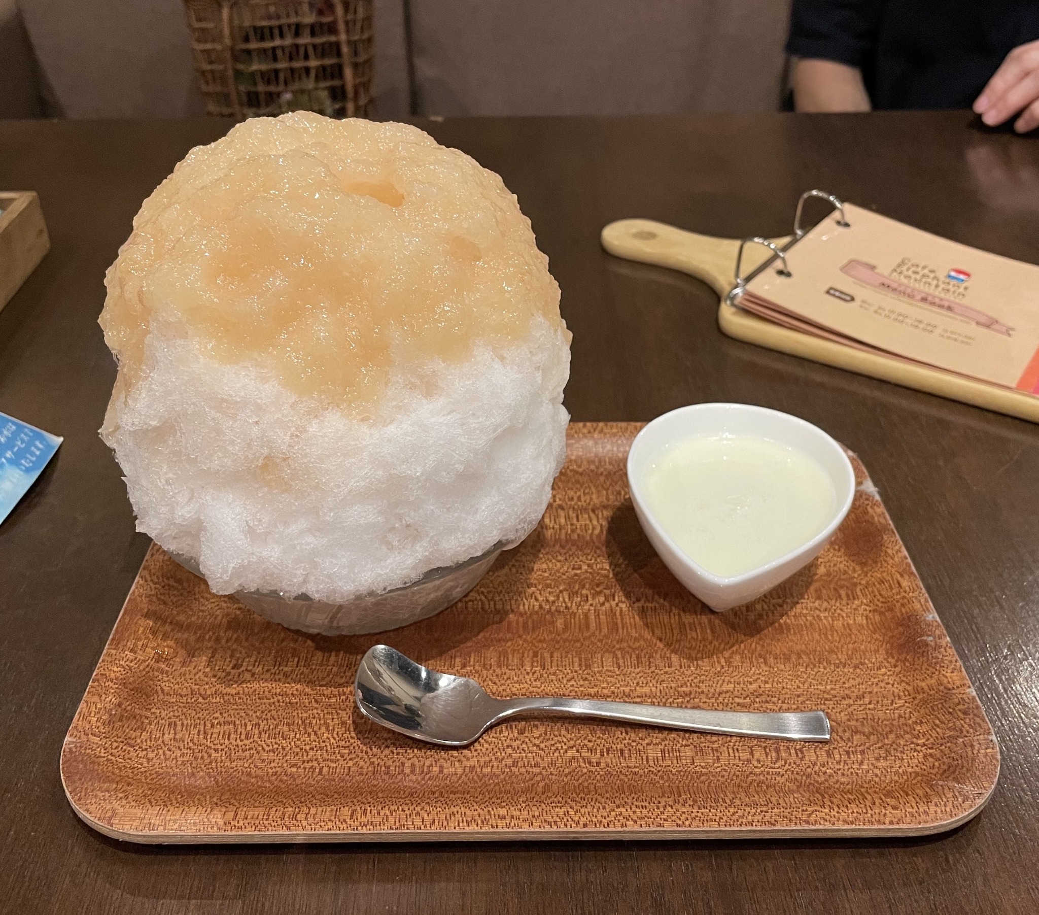 Cafe Elephant Mountain(エレファント マウンテン) かき氷・フラッペ 白桃のかき氷