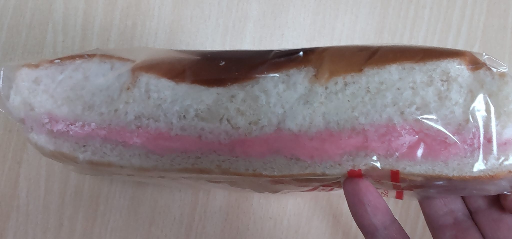 ナナーズ パン 桜味の牛乳パン
