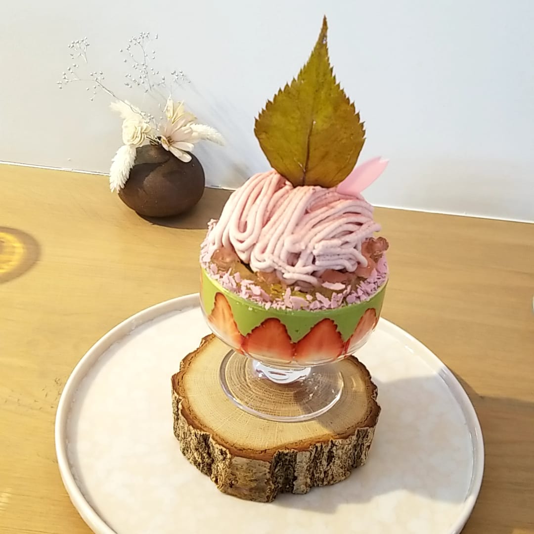 dessert&cafe Deko(デザート&カフェ デコ) パフェ・サンデー dekoのパフェ