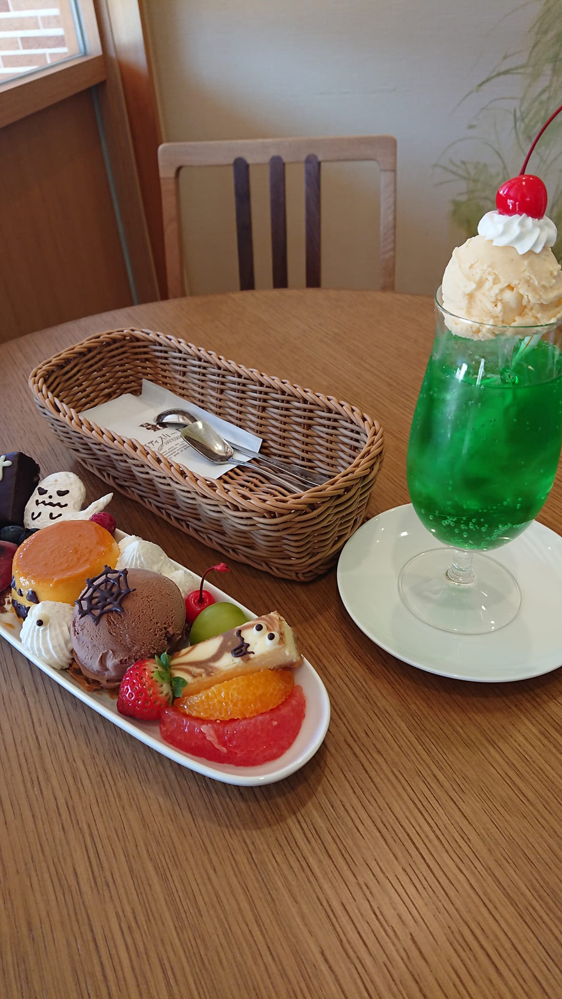 パティスリーヒラノ（cafe HIRANO）&nbsp;プリン,ドリンク&nbsp;プリンアラモードハロウィンバージョン＆メロンクリームソーダ