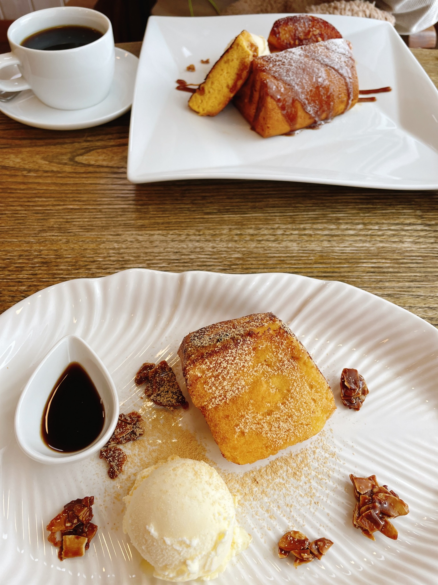 cafe&restaurant Coccola J ケーキ・タルト,アイス・ジェラート フレンチシフォン黒蜜・きなことアーモンドムラリネ、バニラアイス添え
