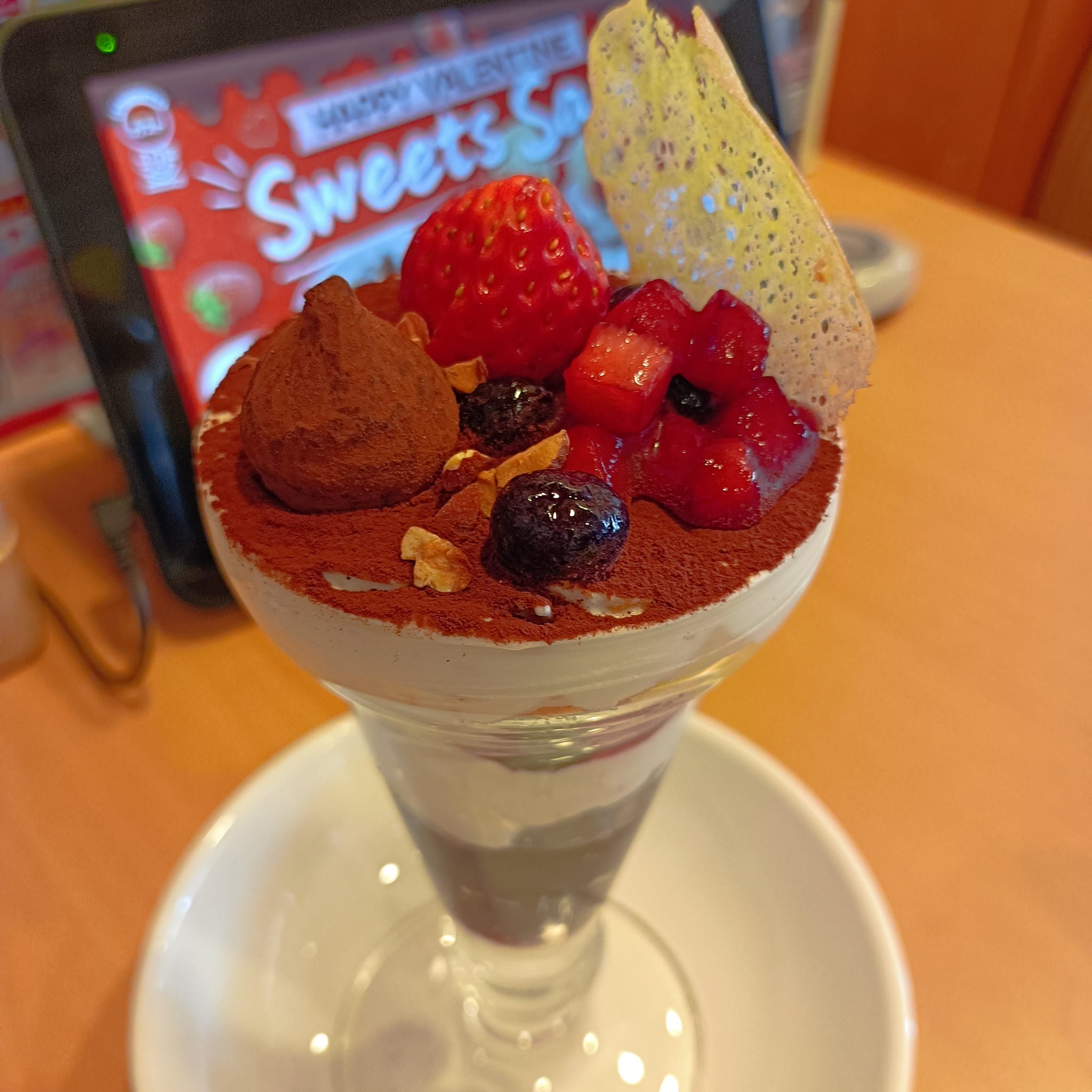 ガスト パフェ・サンデー 濃厚カカオトリュフといちごのデザート