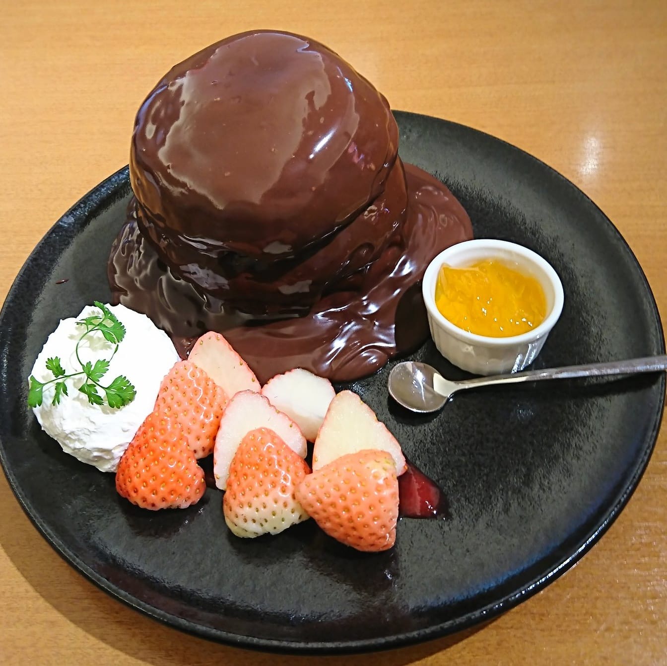 トワサンク 長野（trois cinq）&nbsp;パンケーキ&nbsp;白苺のバレンタインパンケーキ