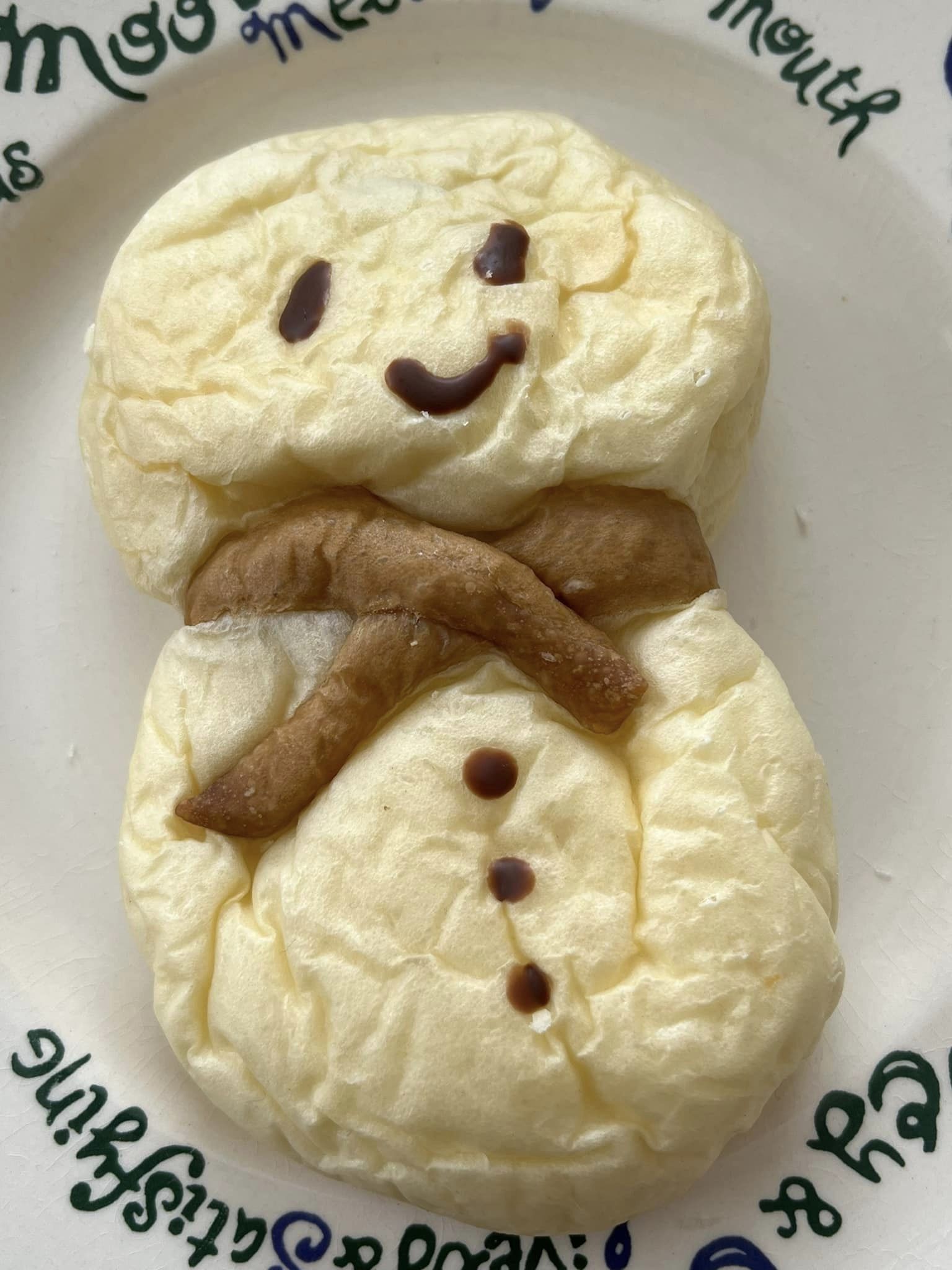 街の焼きたてパン屋さん　こむぎ&nbsp;パン&nbsp;雪だるまのパン