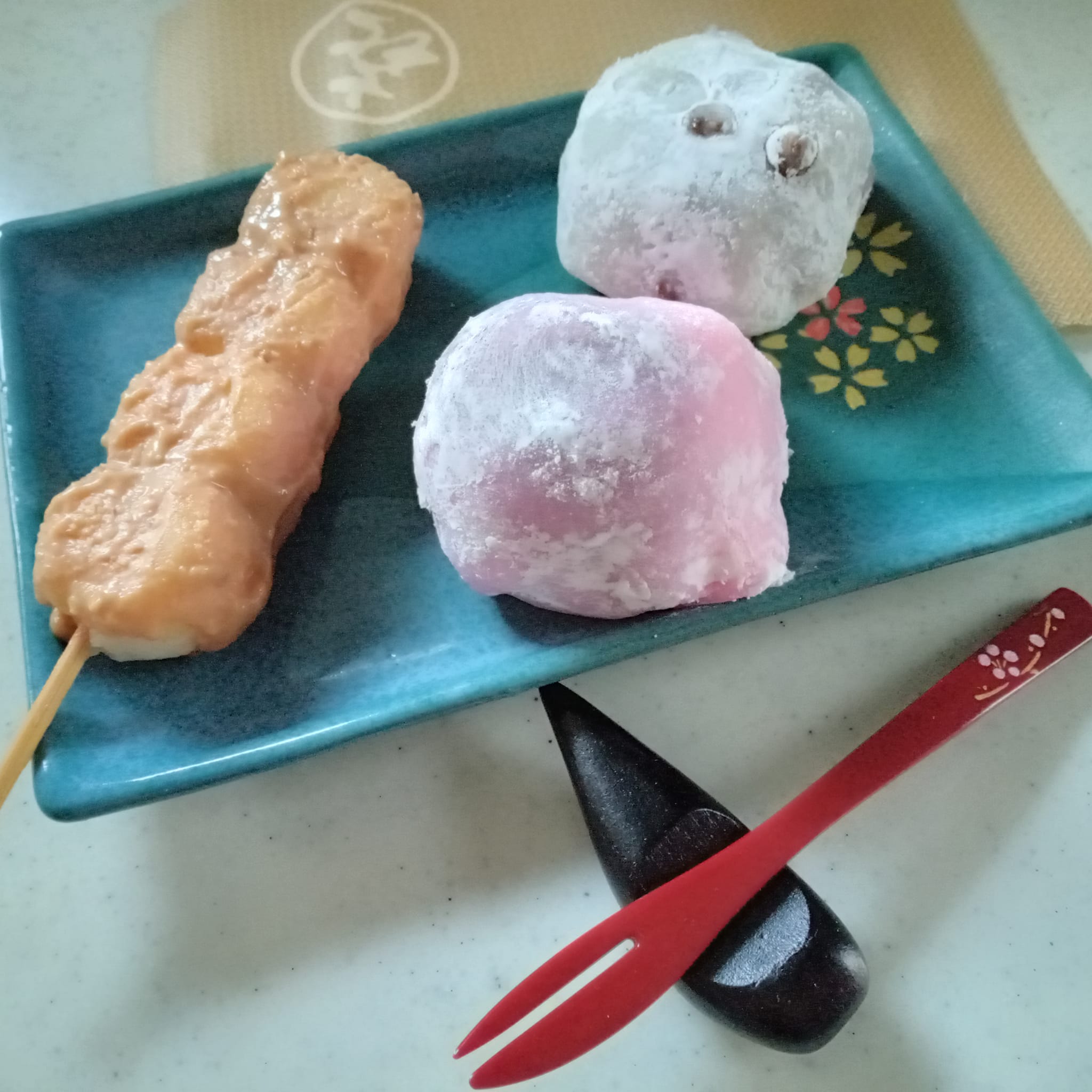 玉喜屋（タマキヤ）&nbsp;和菓子&nbsp;いちご大福＆塩豆大福＆くるみだれ団子