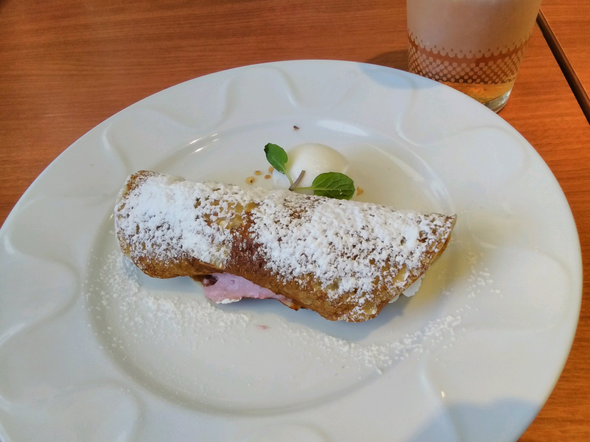 デニーズ(Denny’s) ガレット 自家製あまおう苺のガレットロール