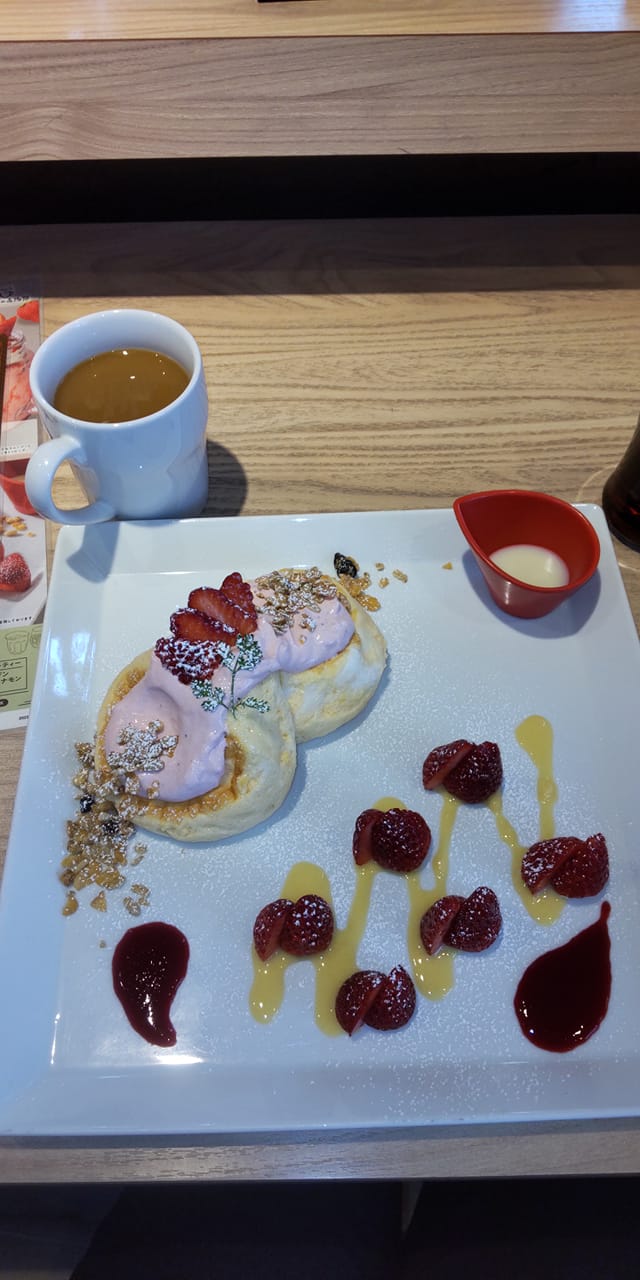 むさしの森珈琲（ムサシノモリコーヒー）&nbsp;パンケーキ&nbsp;国産フレッシュいちごのパンケーキ
