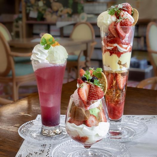 cafe SHIRO…&nbsp;パフェ・サンデー&nbsp;紅茶ゼリーといちごのパフェ&ぶどうのクリームソーダ&SHIRO…パフェ