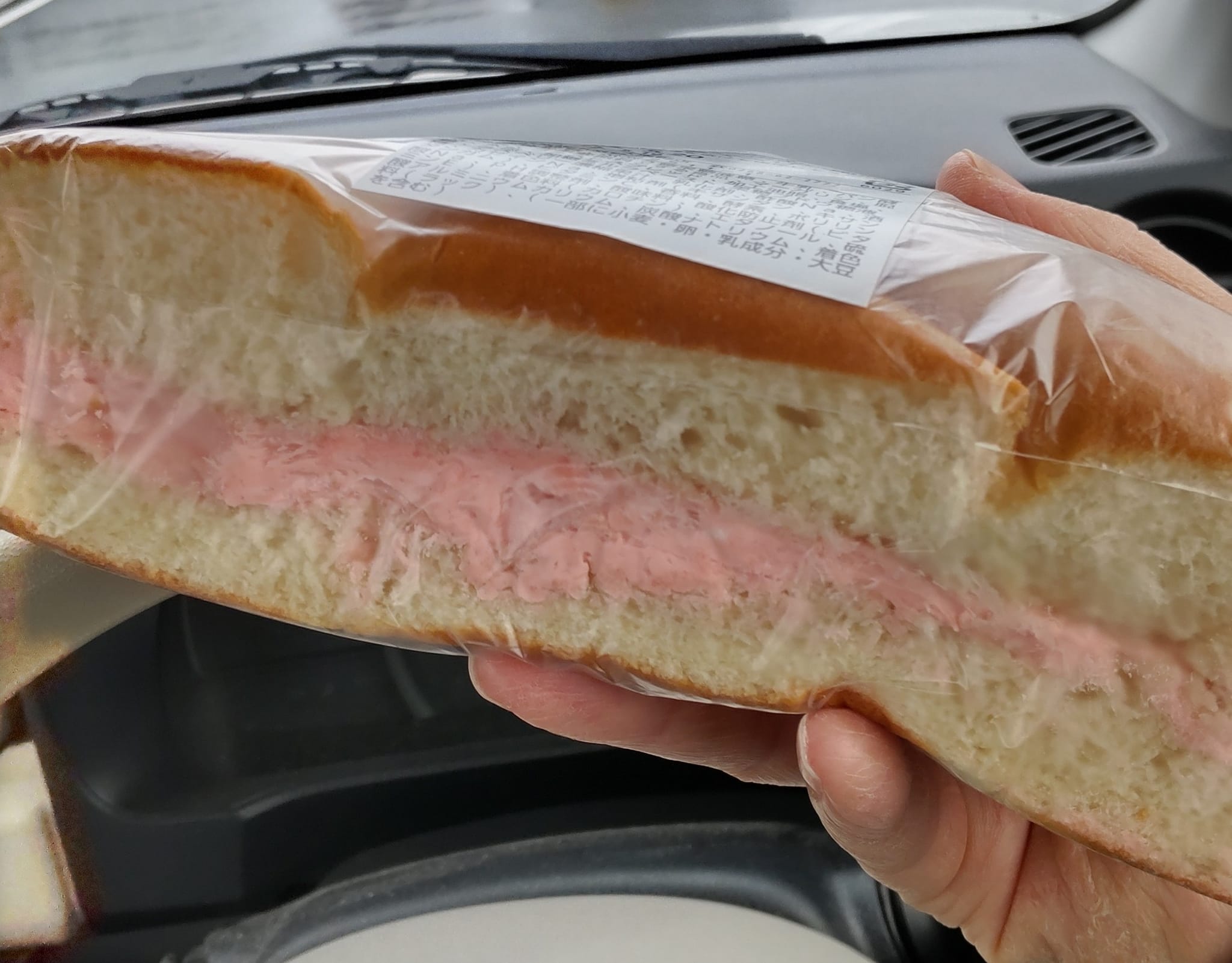 ナナーズ パン ラズベリー風味の牛乳パン