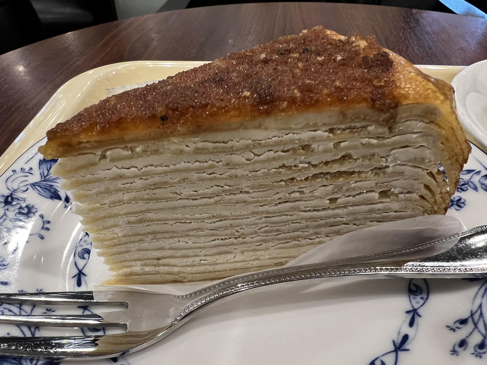 ドトールコーヒー ケーキ・タルト ブリュレ仕立ての黒糖ミルクレープ