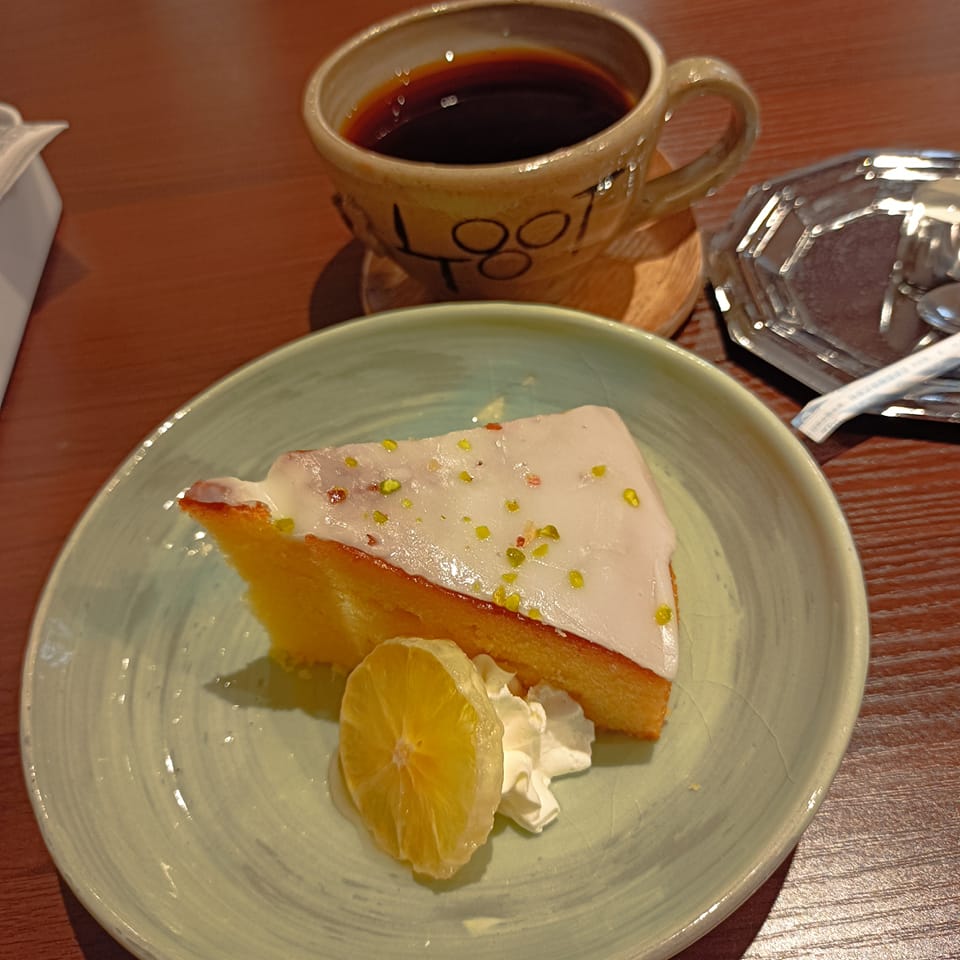 share cafe SOBRIO
（シェア カフェ ソブリオ）&nbsp;ケーキ・タルト&nbsp;mikkeのレモンケーキ