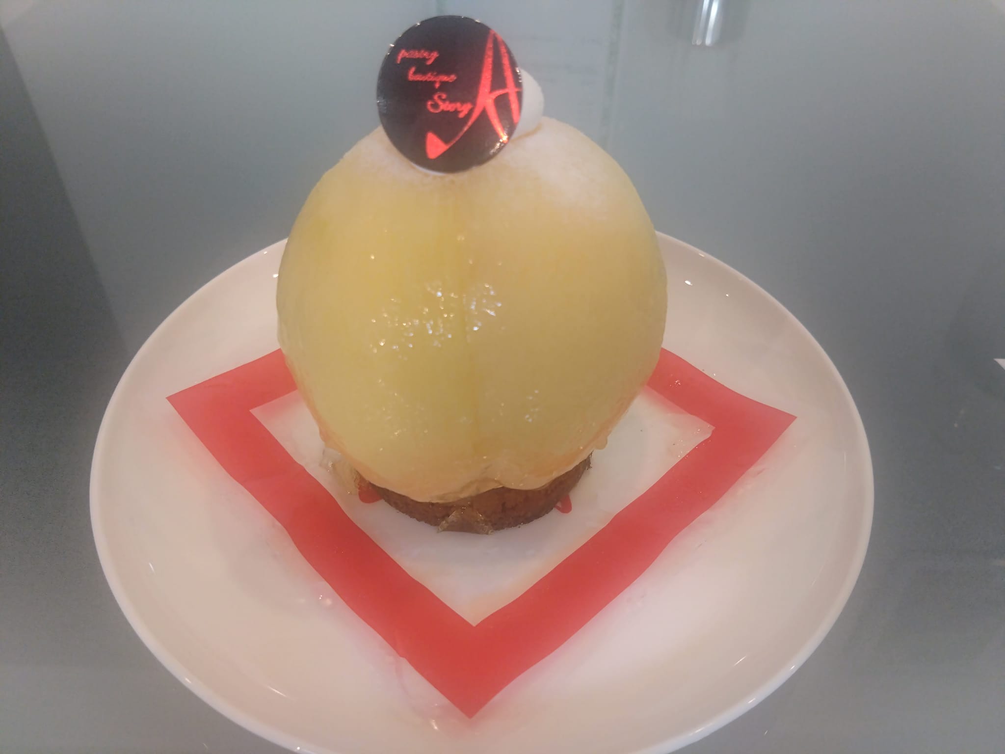 ペストリーブティック ストーリー(Pastry Boutique Story) ケーキ・タルト まるごと桃のタルト