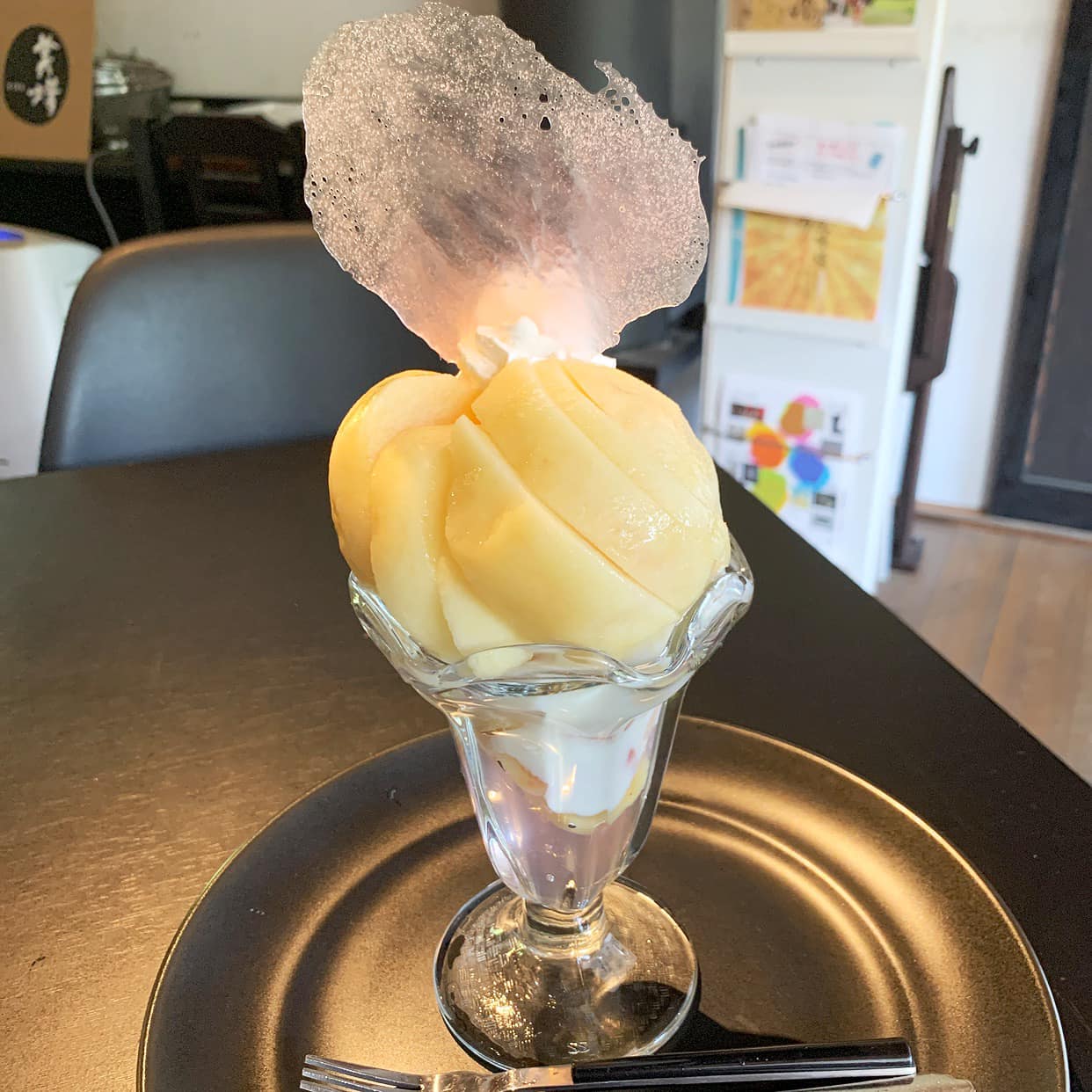 カフェ美場(ビバ) パフェ・サンデー モモパフェ