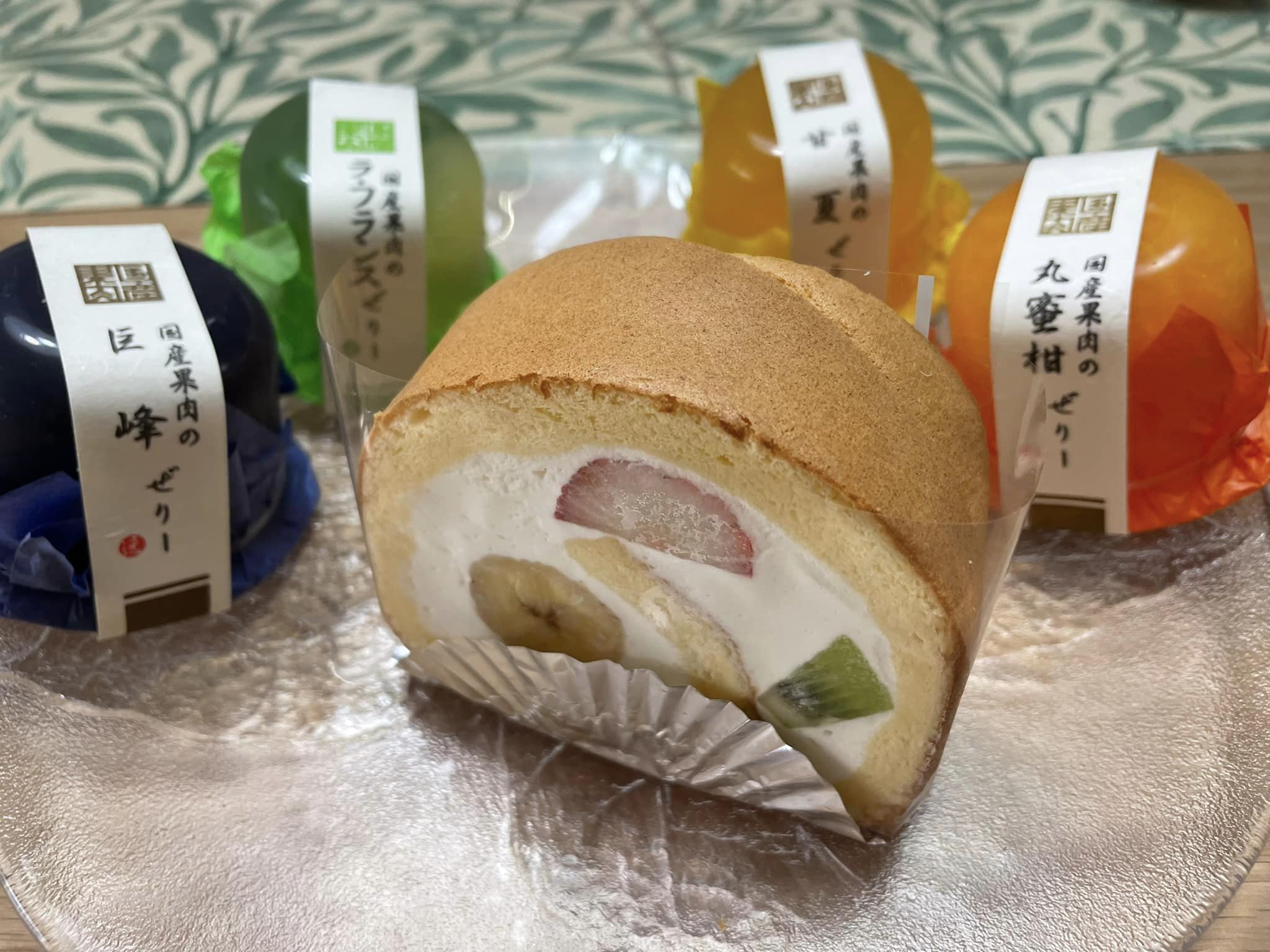 菓子工房クローバー&nbsp;ロールケーキ,ゼリー・蒟蒻・寒天&nbsp;自家製のフルーツロールケーキ