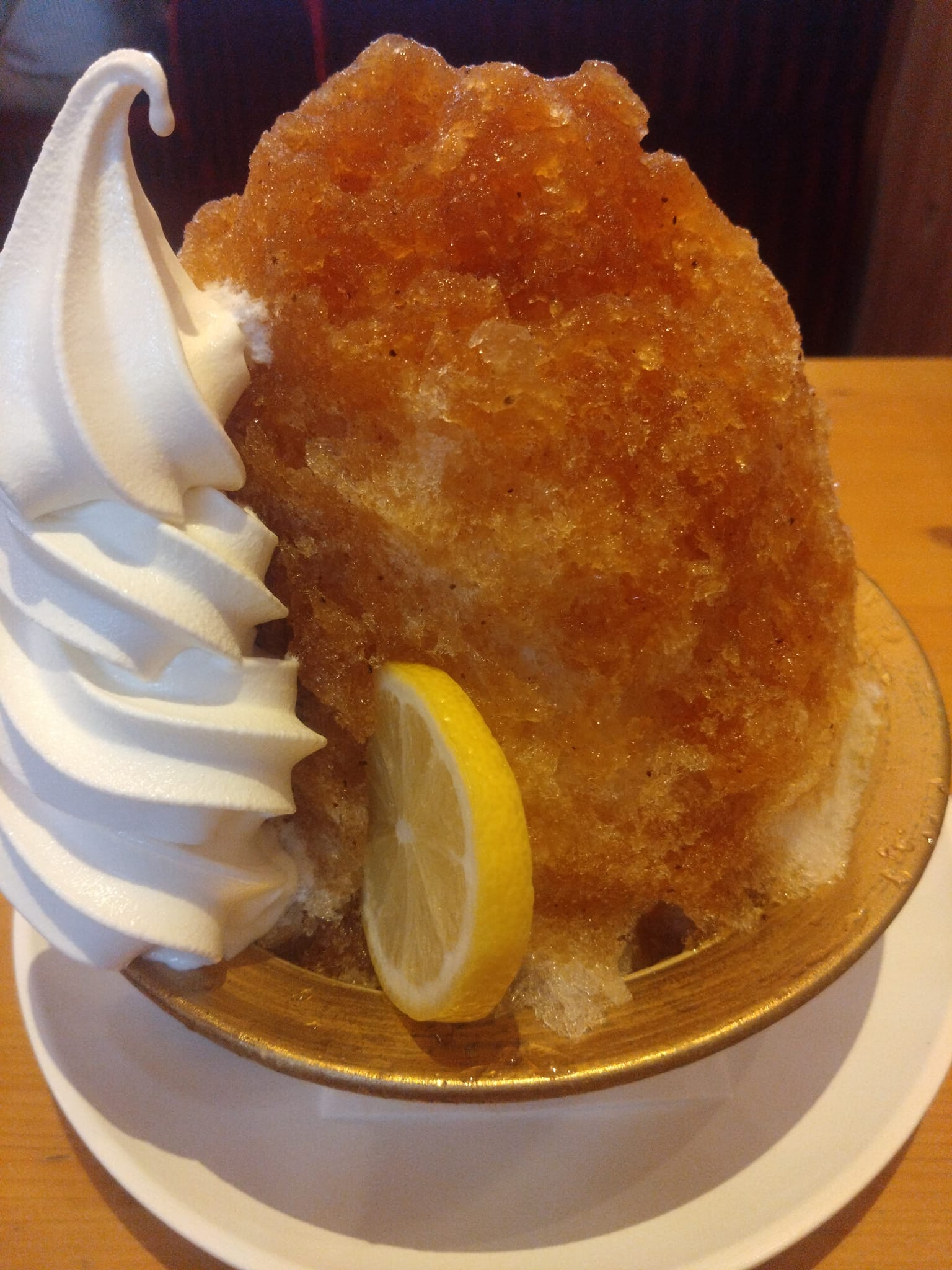 コメダ珈琲店（コメダコーヒーテン）&nbsp;かき氷・フラッペ&nbsp;クラフトコーラかき氷のソフトクリーム添え