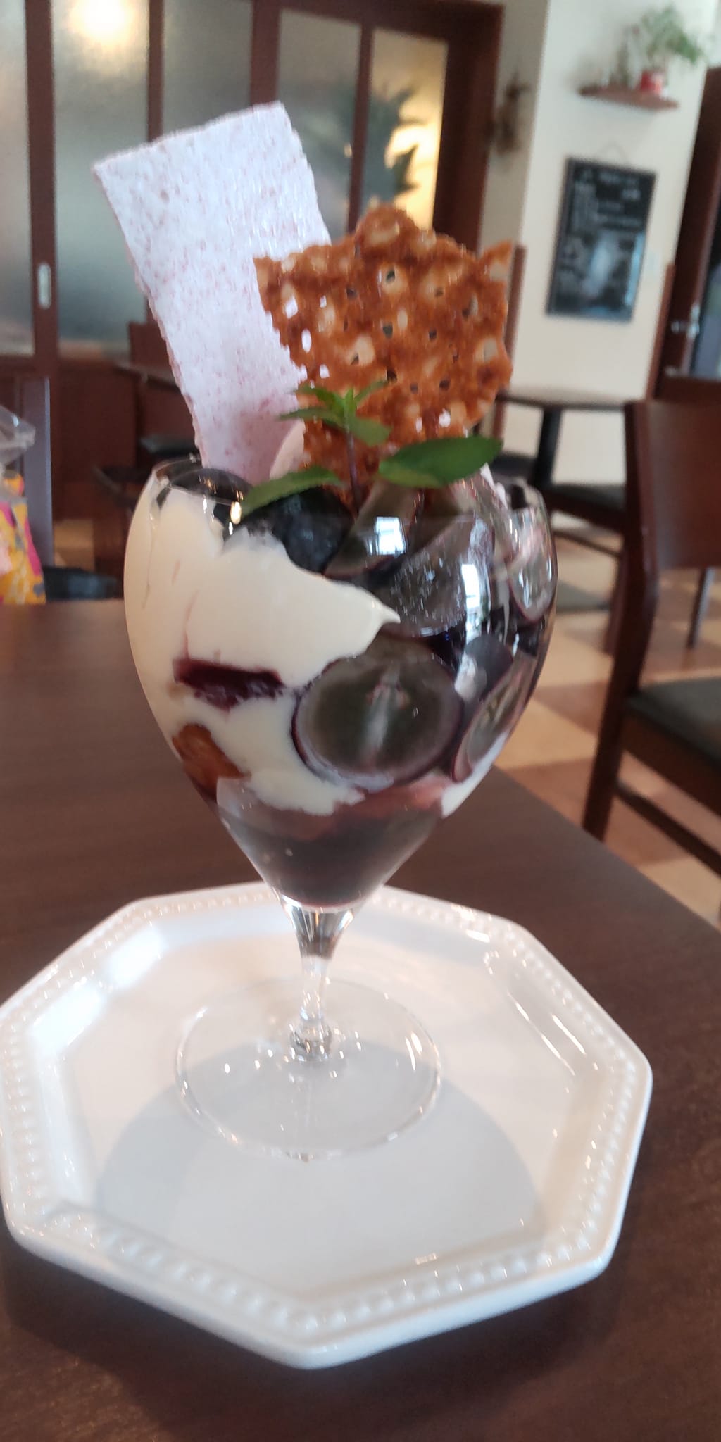 cafe VALEUR（カフェ ヴァルール）&nbsp;パフェ・サンデー&nbsp;ナガノパープルのパフェ
