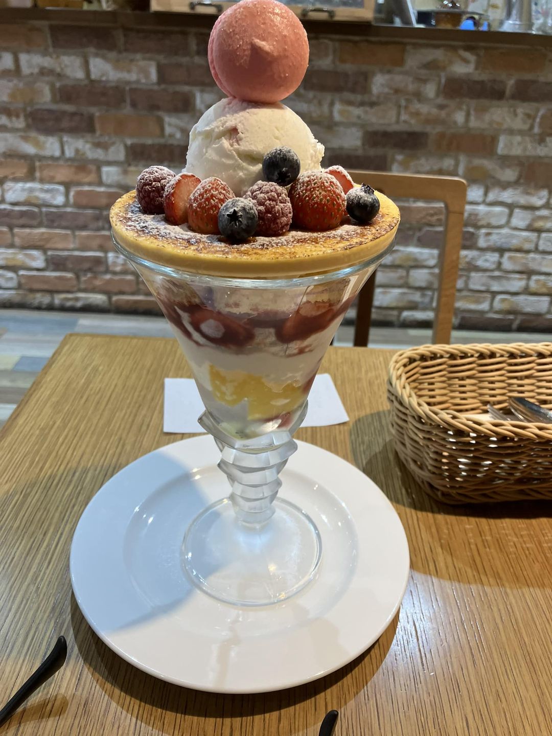 パティスリーヒラノ(cafe HIRANO) パフェ・サンデー クリームブリュレパフェ