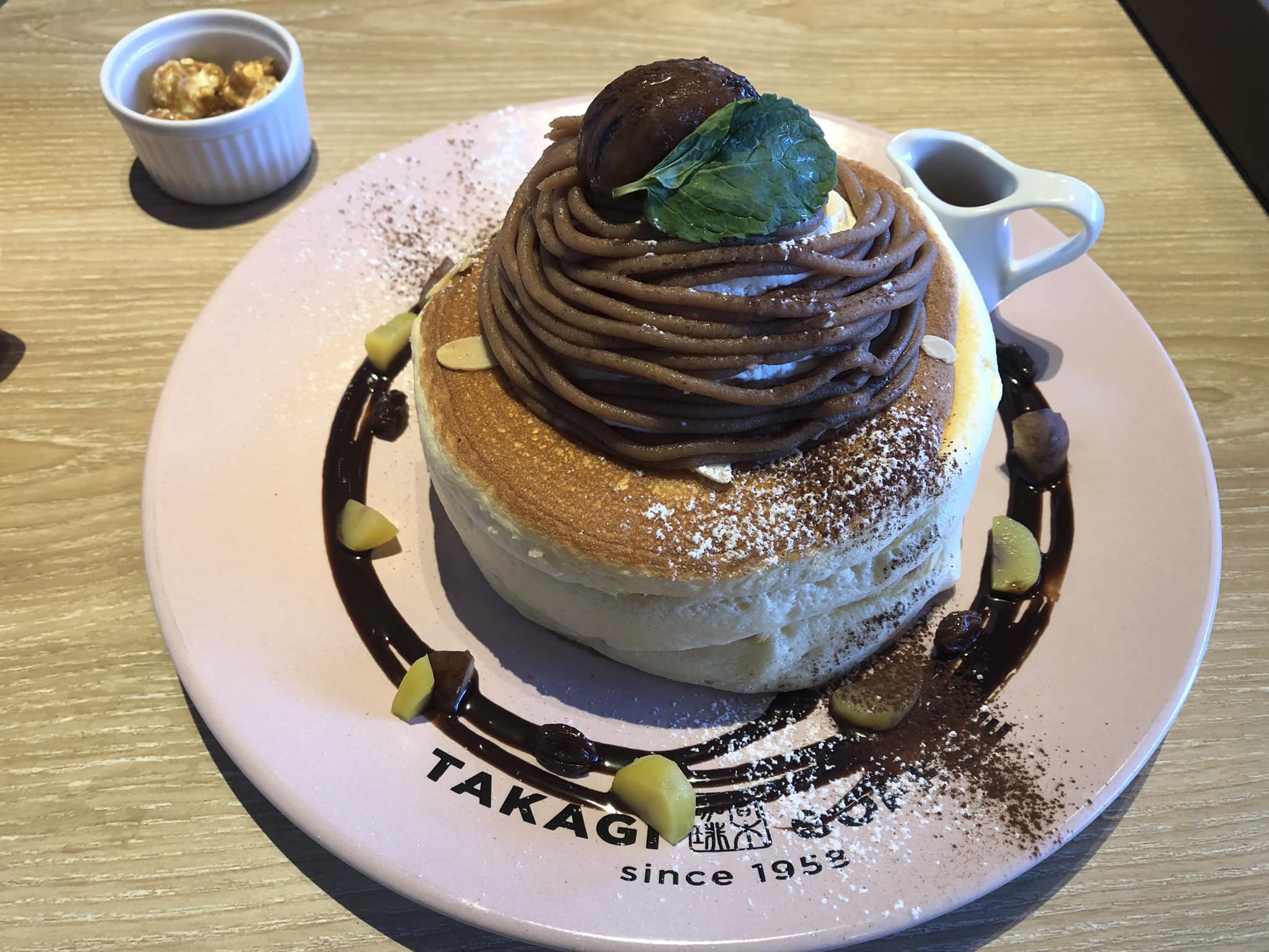 高木珈琲 パンケーキ 2種の栗とラムレーズンのモンブランパンケーキ