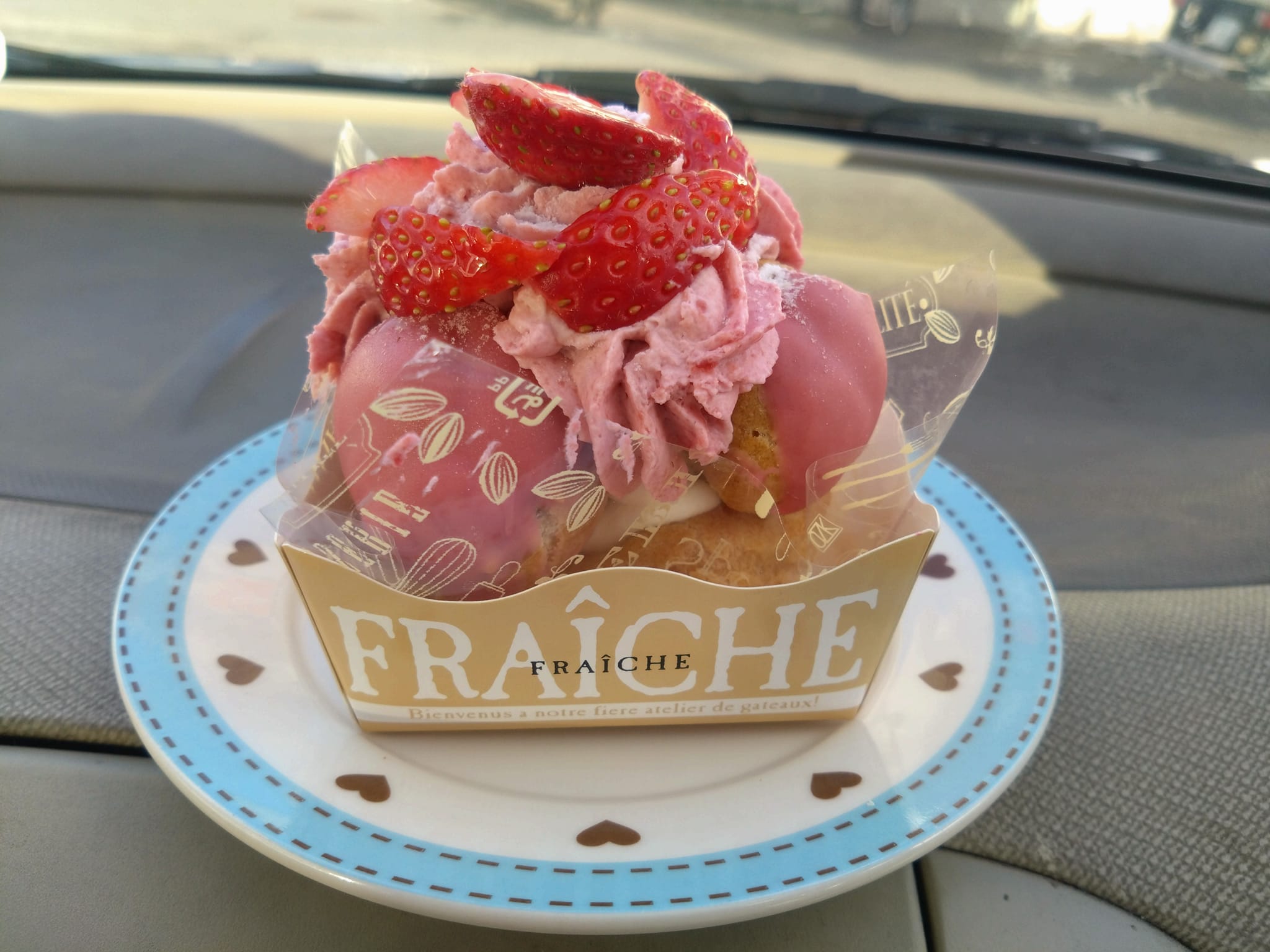 パティスリーヒラノ（cafe HIRANO）&nbsp;ケーキ・タルト&nbsp;いちごのサントノーレ