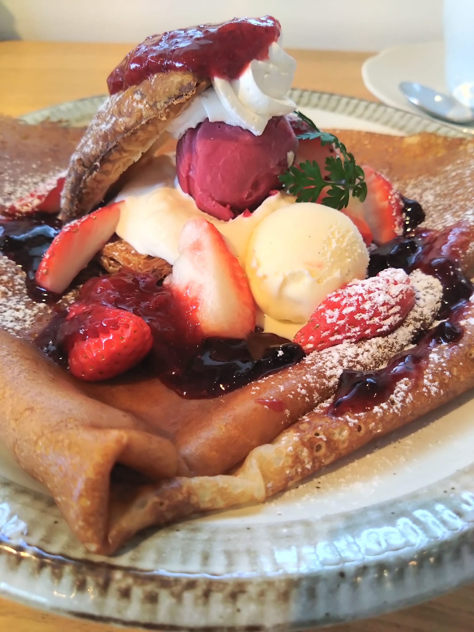 Creperie Les Clochettes(クレープリー・レ・クロシェット) クレープ ベリーのクレープミルフィーユ仕立て