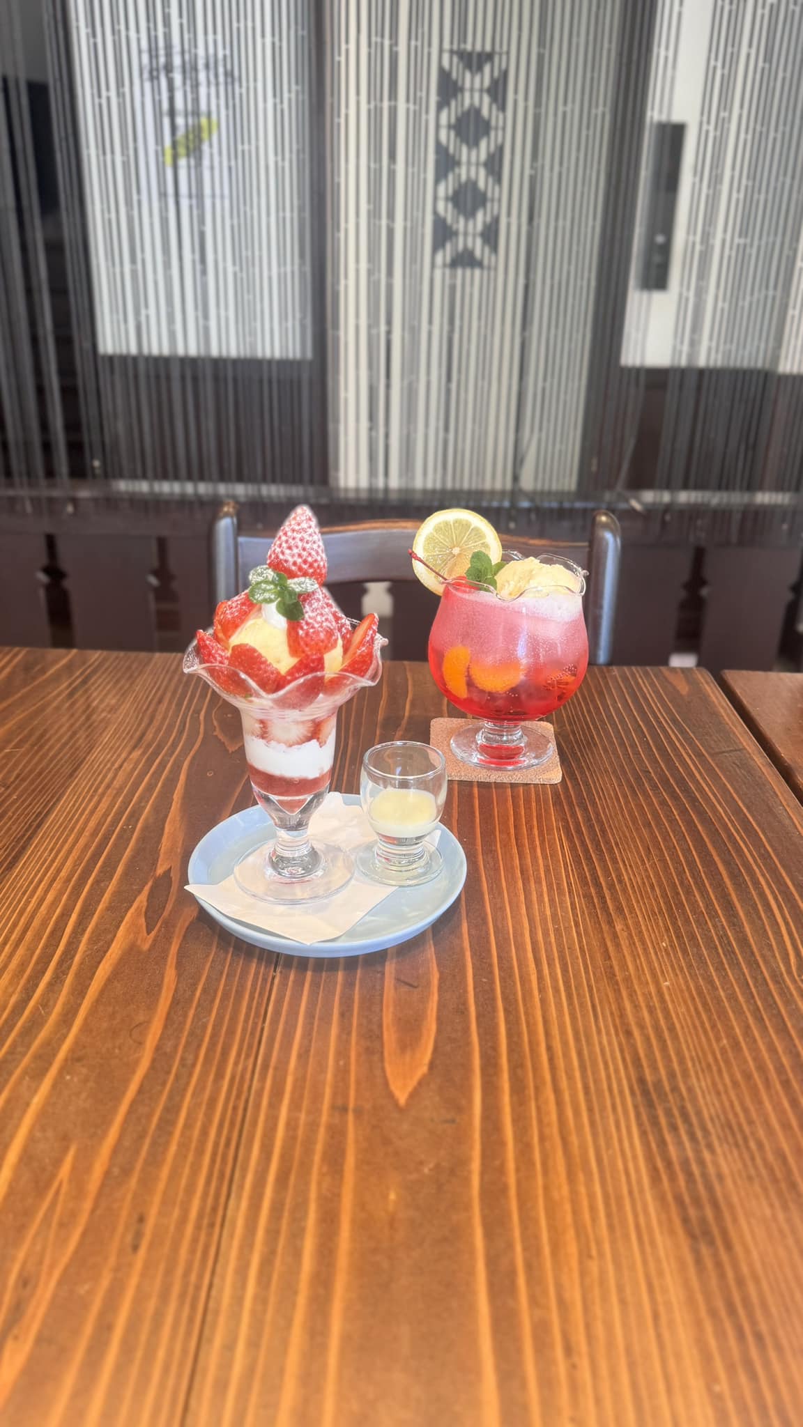 カフェイチヤマ パフェ・サンデー いちごパフェ