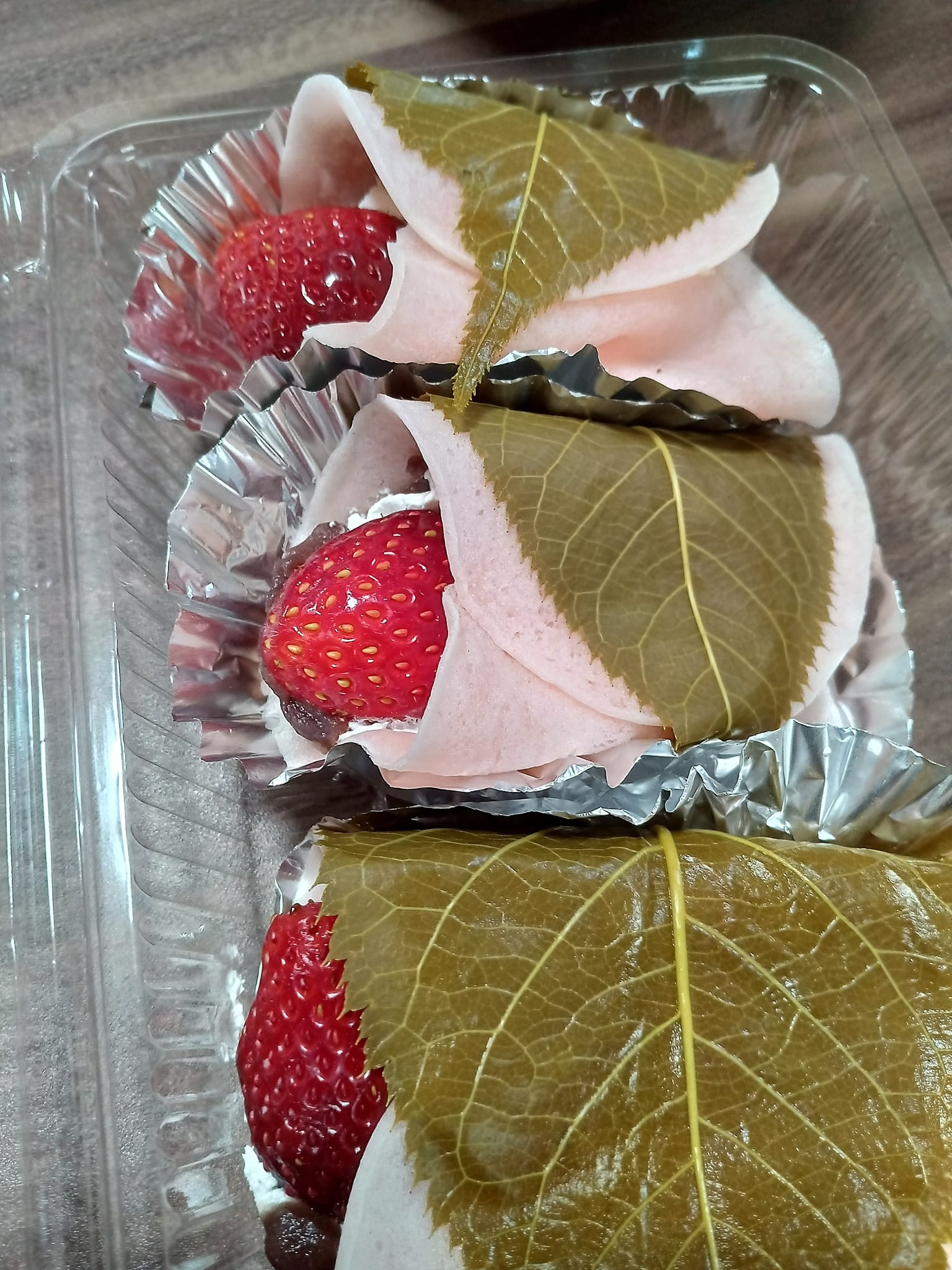 栄心堂(エイシンドウ) 桜もち いちご生クリーム桜餅