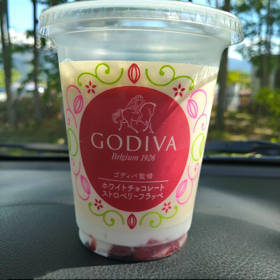 ファミリーマート（FamilyMart）&nbsp;かき氷・フラッペ&nbsp;ホワイトチョコレートストロベリーフラッペ