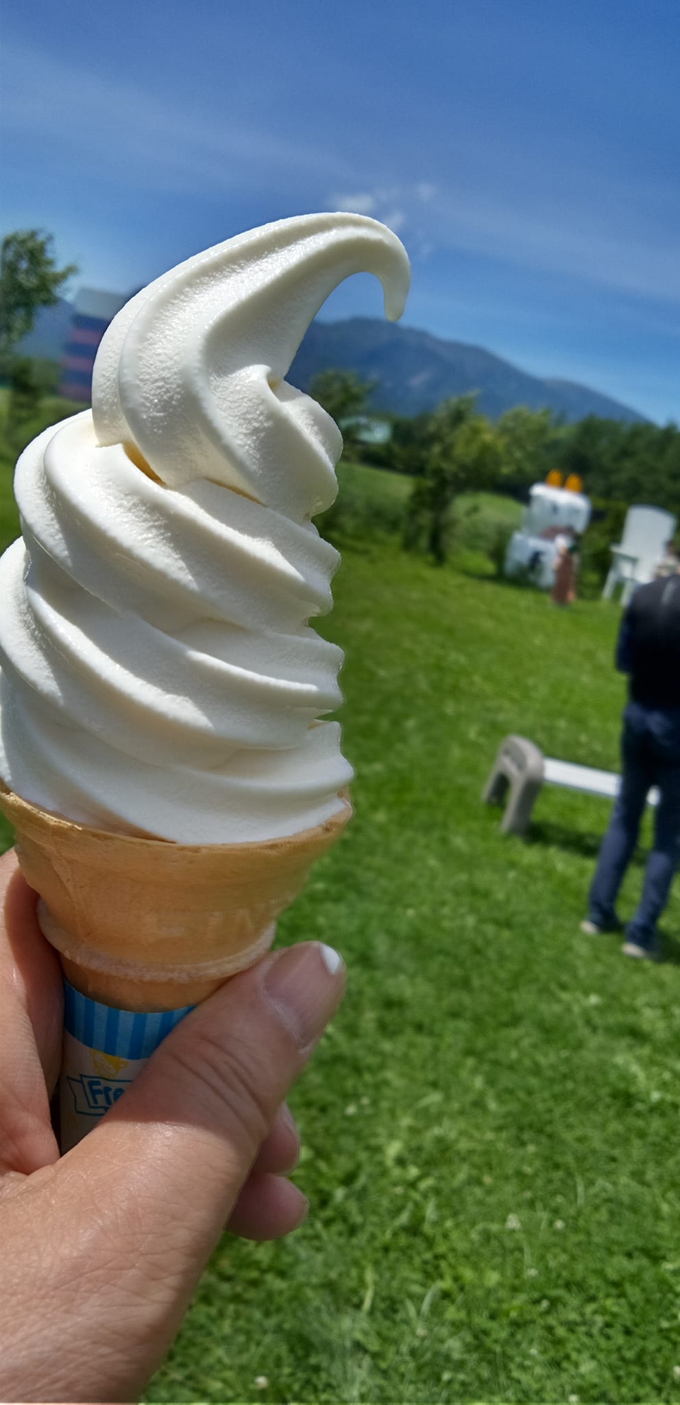 ヤツレン乳製品直売所 ソフトクリーム ジャージー牛のソフトクリーム